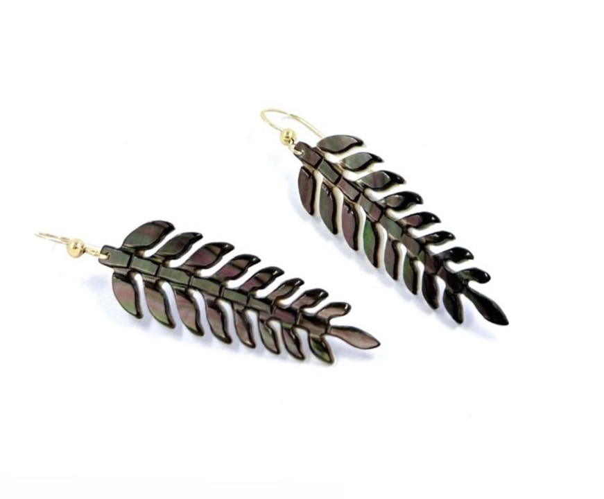 Boucles d'oreilles avec nacre Fougère (blanc/doré/marron) - plaqué or