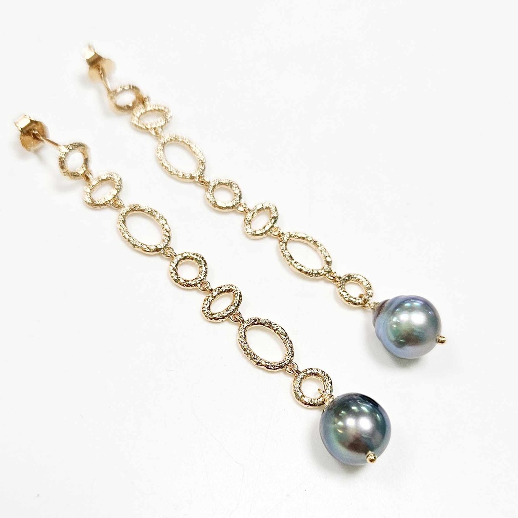 BOUCLES D'OREILLES LONGUES AVEC PERLE - plaqué or martelé