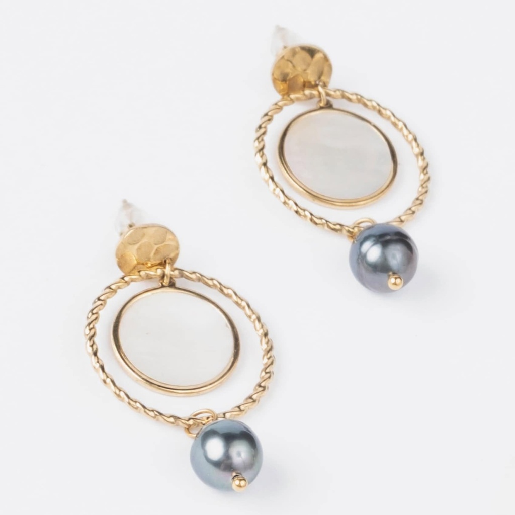 BOUCLES D OREILLES ANNEAUX TORSADES ET PERLE - ACIER DORE