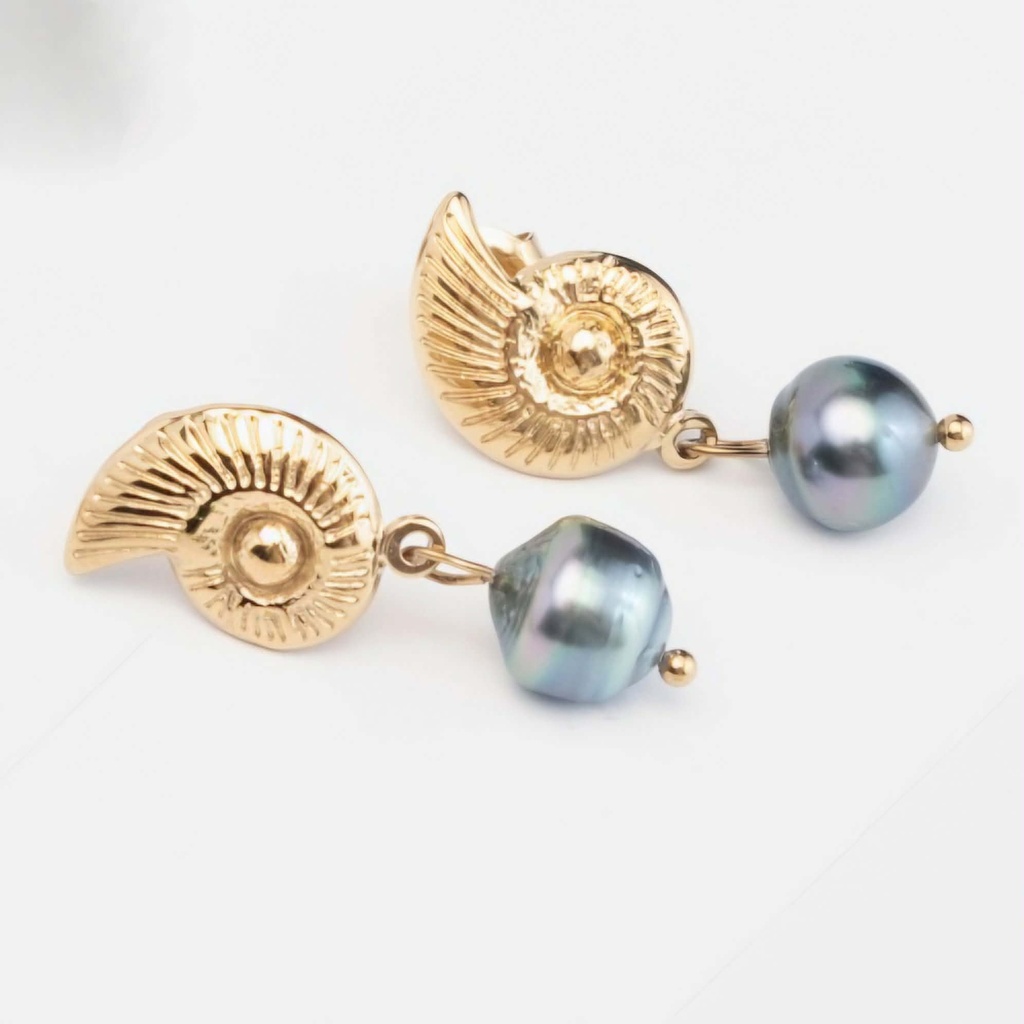 BOUCLES D OREILLES MINI NAUTILE ET PERLE - ACIER DORE
