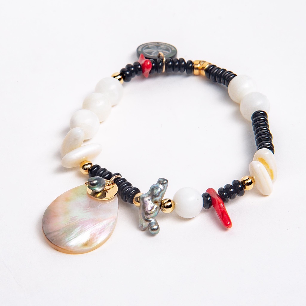 Bracelet élastique keishi, nacre, pierres noires et corail