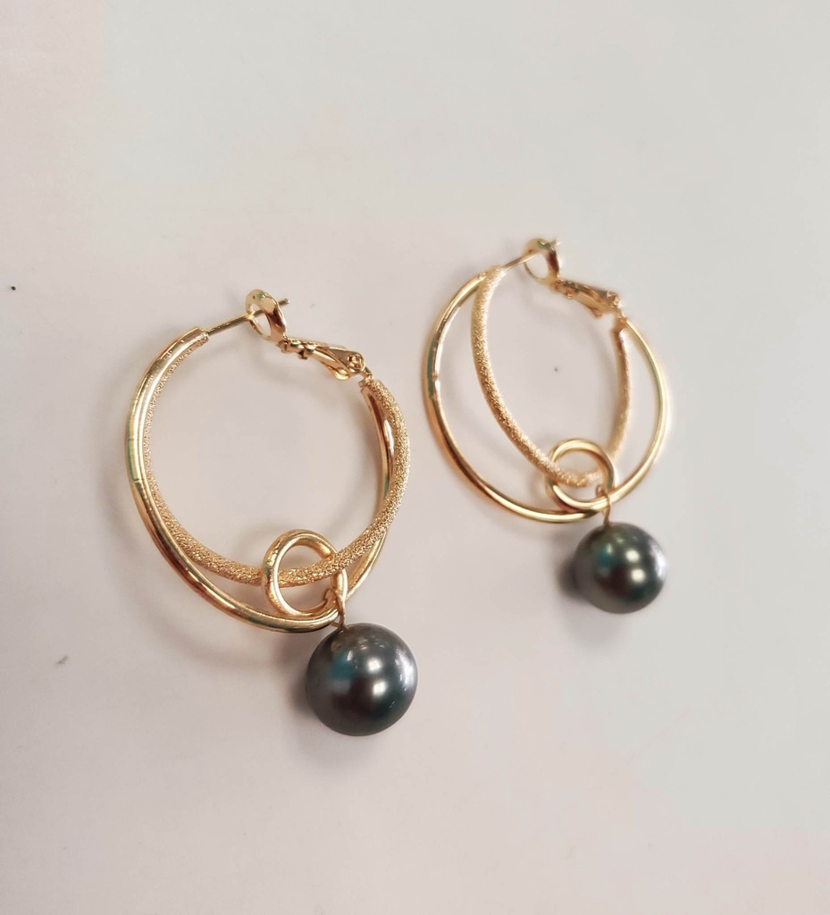 Créoles sablées plaqué or et 1 perle de Tahiti