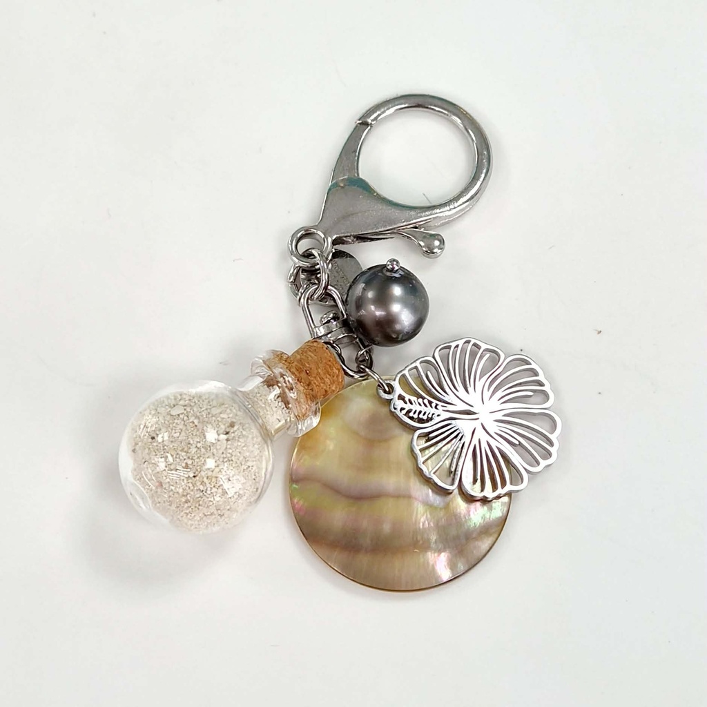 PORTE CLES BOUTEILLE SABLE, PERLE DE TAHITI ET FANTAISIES