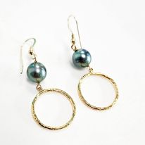 Boucles d'oreilles Perle de Tahiti et cercle martelé