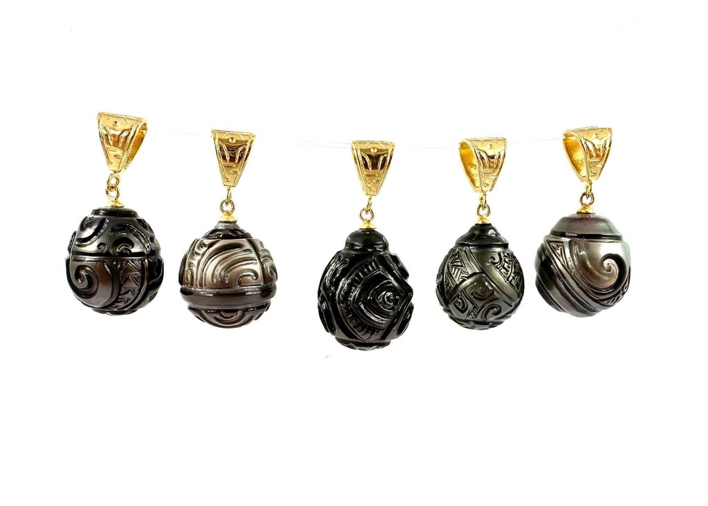Pendentif plaqué or perle de Tahiti gravée