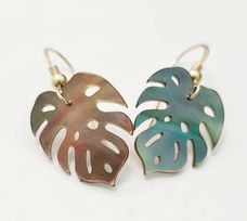 [GNBOANM] boucles d'oreille nacre mini ape foncées