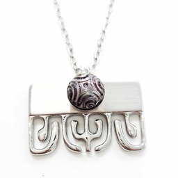 [RECTACG] CHAINE AVEC PLAQUE AJOUREE ET PERLE GRAVEE - ACIER
